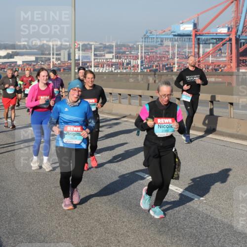 03.10.2025 - Köhlbrandbrückenlauf Yannick Fuchs http://msf.ph/oto/9178535 03.10.2025 08:50:17 Position 2 1609, 2789 meine-sportfotos.de