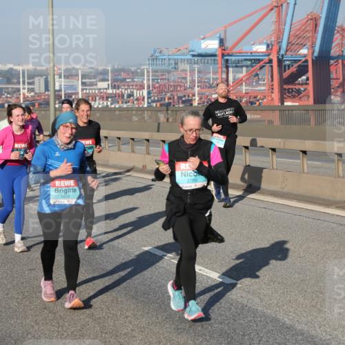 03.10.2025 - Köhlbrandbrückenlauf Yannick Fuchs http://msf.ph/oto/9178536 03.10.2025 08:50:18 Position 2 1609, 2789 meine-sportfotos.de