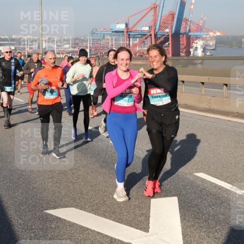 03.10.2025 - Köhlbrandbrückenlauf Yannick Fuchs http://msf.ph/oto/9178562 03.10.2025 08:50:21 Position 2 1461, 1049, 1785 meine-sportfotos.de