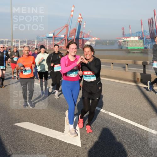 03.10.2025 - Köhlbrandbrückenlauf Yannick Fuchs http://msf.ph/oto/9178570 03.10.2025 08:50:22 Position 2 1049 meine-sportfotos.de