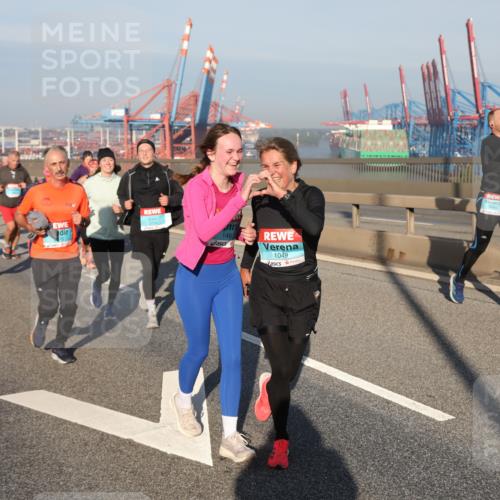 03.10.2025 - Köhlbrandbrückenlauf Yannick Fuchs http://msf.ph/oto/9178575 03.10.2025 08:50:22 Position 2 1467, 1049, 1785 meine-sportfotos.de