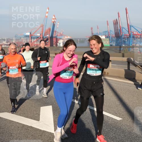 03.10.2025 - Köhlbrandbrückenlauf Yannick Fuchs http://msf.ph/oto/9178579 03.10.2025 08:50:22 Position 2 3576, 1461, 1049 meine-sportfotos.de