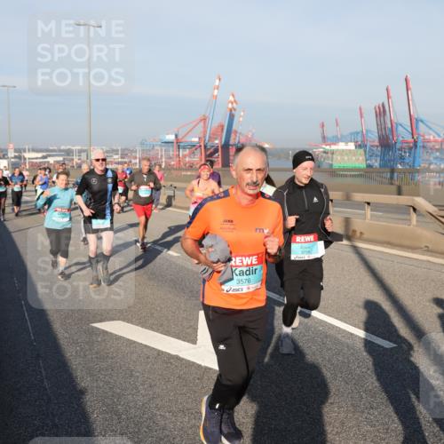 03.10.2025 - Köhlbrandbrückenlauf Yannick Fuchs http://msf.ph/oto/9178589 03.10.2025 08:50:24 Position 2 3576, 3758 meine-sportfotos.de