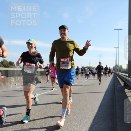 03.10.2025 - Köhlbrandbrückenlauf Yannick Fuchs http://msf.ph/oto/9178590 03.10.2025 11:18:07 Position 3 361, 4641, 4794, 4806 meine-sportfotos.de