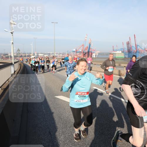 03.10.2025 - Köhlbrandbrückenlauf Yannick Fuchs http://msf.ph/oto/9178612 03.10.2025 08:50:26 Position 2 1737, 3468 meine-sportfotos.de