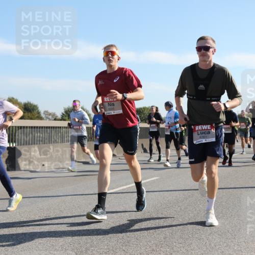 03.10.2025 - Köhlbrandbrückenlauf Yannick Fuchs http://msf.ph/oto/9178642 03.10.2025 11:18:13 Position 3 4377, 4352, 6305, 1, 4761 meine-sportfotos.de