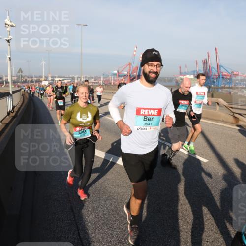 03.10.2025 - Köhlbrandbrückenlauf Yannick Fuchs http://msf.ph/oto/9178683 03.10.2025 08:50:34 Position 2 3108, 3541 meine-sportfotos.de