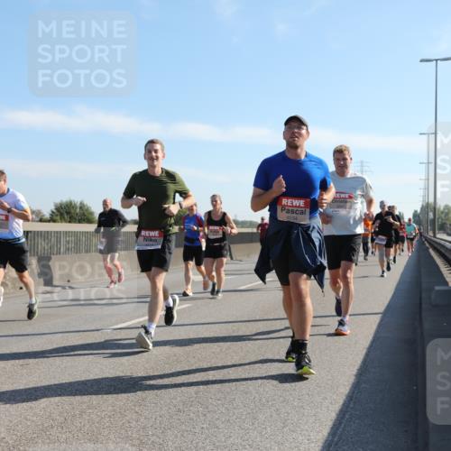 03.10.2025 - Köhlbrandbrückenlauf Yannick Fuchs http://msf.ph/oto/9178693 03.10.2025 11:18:18 Position 3 5803, 6034, 4244 meine-sportfotos.de