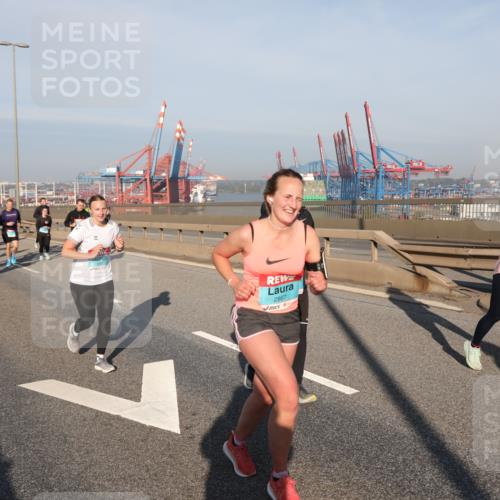 03.10.2025 - Köhlbrandbrückenlauf Yannick Fuchs http://msf.ph/oto/9178739 03.10.2025 08:50:40 Position 2 2867, 1672, 18 meine-sportfotos.de