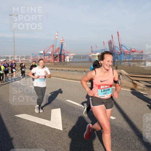 03.10.2025 - Köhlbrandbrückenlauf Yannick Fuchs http://msf.ph/oto/9178741 03.10.2025 08:50:40 Position 2 2867, 1672 meine-sportfotos.de