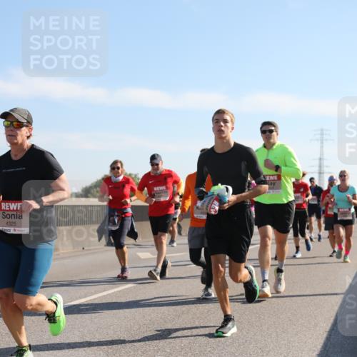 03.10.2025 - Köhlbrandbrückenlauf Yannick Fuchs http://msf.ph/oto/9178747 03.10.2025 11:18:24 Position 3 4325 meine-sportfotos.de