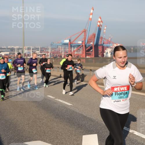 03.10.2025 - Köhlbrandbrückenlauf Yannick Fuchs http://msf.ph/oto/9178748 03.10.2025 08:50:41 Position 2 1885 meine-sportfotos.de