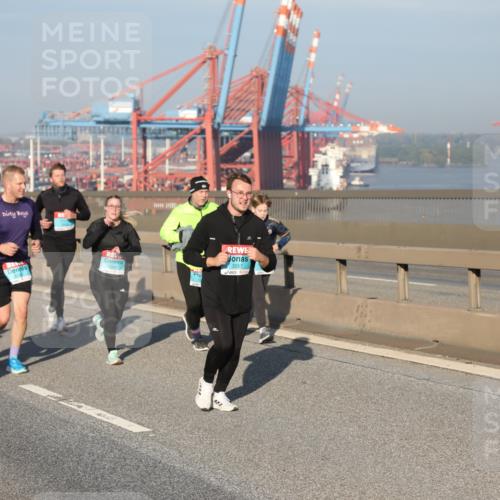 03.10.2025 - Köhlbrandbrückenlauf Yannick Fuchs http://msf.ph/oto/9178754 03.10.2025 08:50:42 Position 2 3557, 2641 meine-sportfotos.de