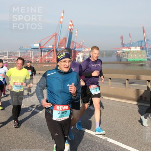 03.10.2025 - Köhlbrandbrückenlauf Yannick Fuchs http://msf.ph/oto/9178778 03.10.2025 08:50:45 Position 2 25, 1663, 1576, 2269, 1549 meine-sportfotos.de