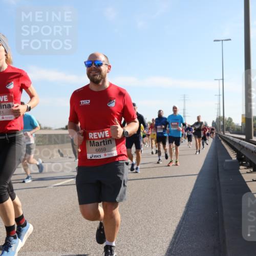03.10.2025 - Köhlbrandbrückenlauf Yannick Fuchs http://msf.ph/oto/9178783 03.10.2025 11:18:29 Position 3 75, 6661, 6659 meine-sportfotos.de