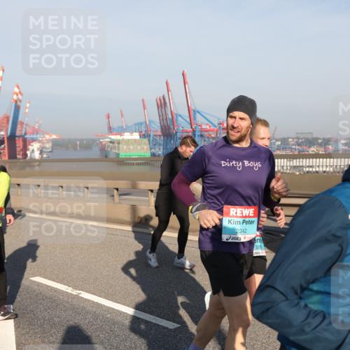 03.10.2025 - Köhlbrandbrückenlauf Yannick Fuchs http://msf.ph/oto/9178784 03.10.2025 08:50:46 Position 2 3051, 2242, 226 meine-sportfotos.de