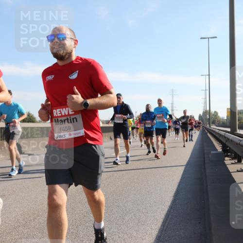 03.10.2025 - Köhlbrandbrückenlauf Yannick Fuchs http://msf.ph/oto/9178786 03.10.2025 11:18:29 Position 3 6661, 6659 meine-sportfotos.de