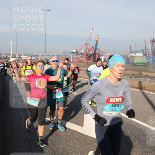 03.10.2025 - Köhlbrandbrückenlauf Yannick Fuchs http://msf.ph/oto/9178791 03.10.2025 08:50:47 Position 2 3417, 1503, 3697, 3051 meine-sportfotos.de