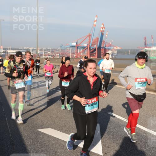 03.10.2025 - Köhlbrandbrückenlauf Yannick Fuchs http://msf.ph/oto/9178834 03.10.2025 08:50:51 Position 2 1778, 1692 meine-sportfotos.de