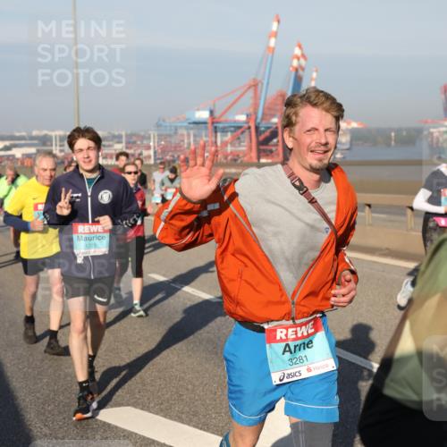 03.10.2025 - Köhlbrandbrückenlauf Yannick Fuchs http://msf.ph/oto/9178846 03.10.2025 08:50:53 Position 2 1725, 3281 meine-sportfotos.de