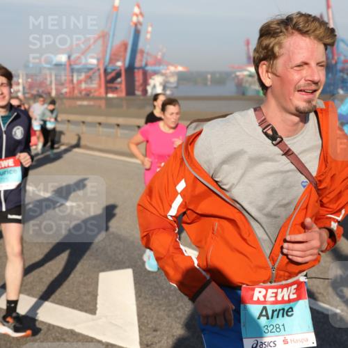 03.10.2025 - Köhlbrandbrückenlauf Yannick Fuchs http://msf.ph/oto/9178851 03.10.2025 08:50:54 Position 2 3281 meine-sportfotos.de