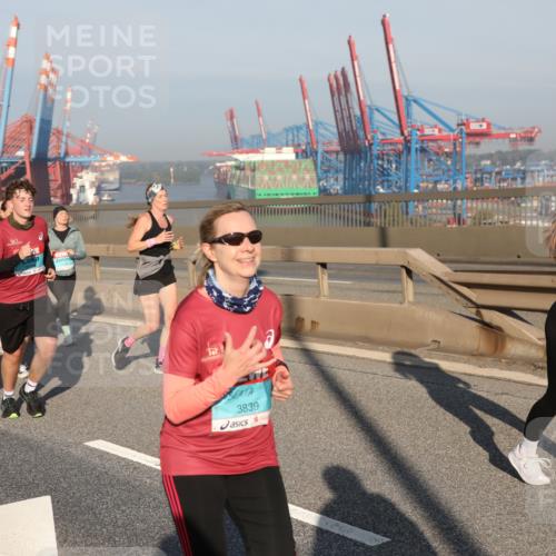 03.10.2025 - Köhlbrandbrückenlauf Yannick Fuchs http://msf.ph/oto/9178873 03.10.2025 08:50:56 Position 2 2010, 3839 meine-sportfotos.de