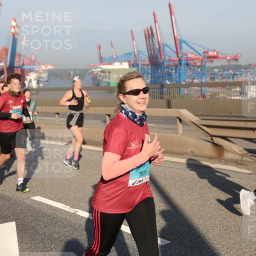 03.10.2025 - Köhlbrandbrückenlauf Yannick Fuchs http://msf.ph/oto/9178876 03.10.2025 08:50:56 Position 2 1484, 3839 meine-sportfotos.de