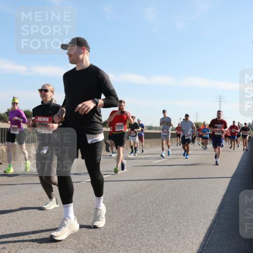 03.10.2025 - Köhlbrandbrückenlauf Yannick Fuchs http://msf.ph/oto/9178901 03.10.2025 11:18:39 Position 3 6217, 6210 meine-sportfotos.de