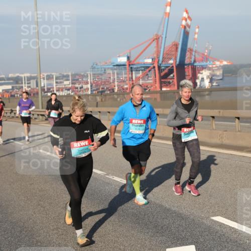 03.10.2025 - Köhlbrandbrückenlauf Yannick Fuchs http://msf.ph/oto/9178911 03.10.2025 08:51:03 Position 2 3755, 3676 meine-sportfotos.de
