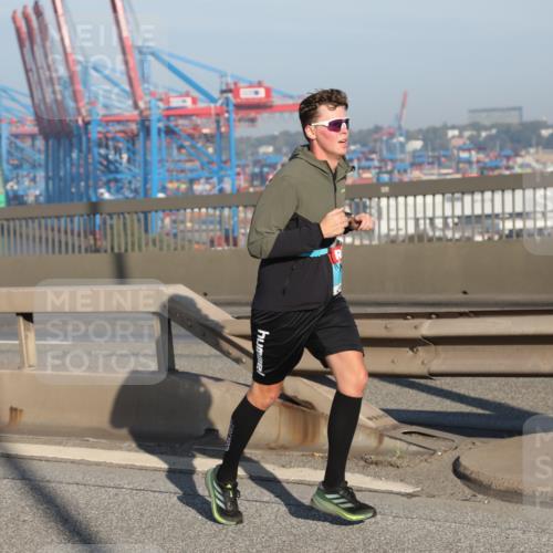 03.10.2025 - Köhlbrandbrückenlauf Yannick Fuchs http://msf.ph/oto/9178964 03.10.2025 08:51:19 Position 2  meine-sportfotos.de