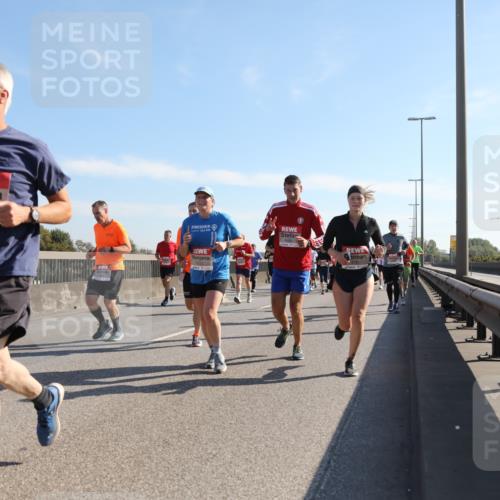 03.10.2025 - Köhlbrandbrückenlauf Yannick Fuchs http://msf.ph/oto/9178967 03.10.2025 11:18:46 Position 3 4606, 4513, 42, 2, 6454 meine-sportfotos.de