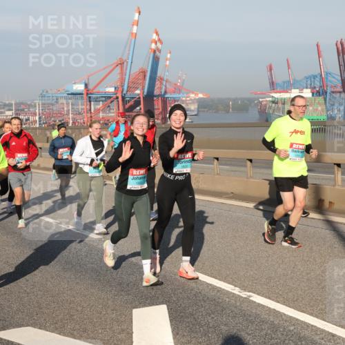 03.10.2025 - Köhlbrandbrückenlauf Yannick Fuchs http://msf.ph/oto/9178992 03.10.2025 08:51:24 Position 2 1995, 1731, 1835, 1850 meine-sportfotos.de