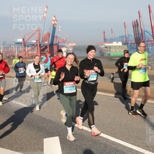 03.10.2025 - Köhlbrandbrückenlauf Yannick Fuchs http://msf.ph/oto/9178997 03.10.2025 08:51:24 Position 2 1995, 1850, 1835, 1731 meine-sportfotos.de