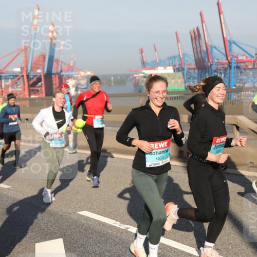 03.10.2025 - Köhlbrandbrückenlauf Yannick Fuchs http://msf.ph/oto/9179003 03.10.2025 08:51:24 Position 2 1995, 1850, 1835, 1731 meine-sportfotos.de