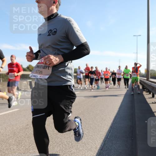 03.10.2025 - Köhlbrandbrückenlauf Yannick Fuchs http://msf.ph/oto/9179008 03.10.2025 11:18:49 Position 3 26, 5726 meine-sportfotos.de