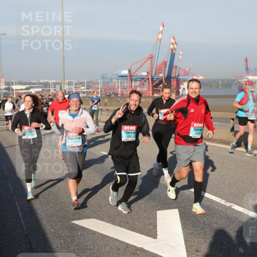 03.10.2025 - Köhlbrandbrückenlauf Yannick Fuchs http://msf.ph/oto/9179015 03.10.2025 08:51:26 Position 2 1614, 2854, 1746, 2855 meine-sportfotos.de