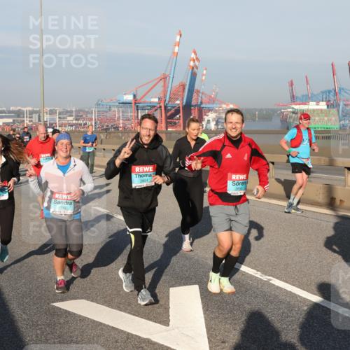 03.10.2025 - Köhlbrandbrückenlauf Yannick Fuchs http://msf.ph/oto/9179017 03.10.2025 08:51:26 Position 2 1614, 1746, 2854, 2855, 3031 meine-sportfotos.de