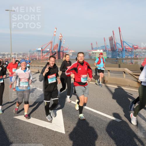 03.10.2025 - Köhlbrandbrückenlauf Yannick Fuchs http://msf.ph/oto/9179019 03.10.2025 08:51:26 Position 2 2854, 1746, 303 meine-sportfotos.de