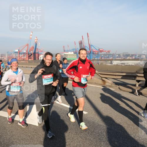 03.10.2025 - Köhlbrandbrückenlauf Yannick Fuchs http://msf.ph/oto/9179027 03.10.2025 08:51:27 Position 2 1614, 1746, 2854, 303 meine-sportfotos.de