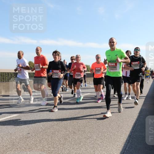 03.10.2025 - Köhlbrandbrückenlauf Yannick Fuchs http://msf.ph/oto/9179028 03.10.2025 11:18:51 Position 3 4454, 4423 meine-sportfotos.de