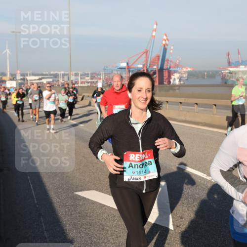 03.10.2025 - Köhlbrandbrückenlauf Yannick Fuchs http://msf.ph/oto/9179032 03.10.2025 08:51:28 Position 2 1614, 8, 1746 meine-sportfotos.de