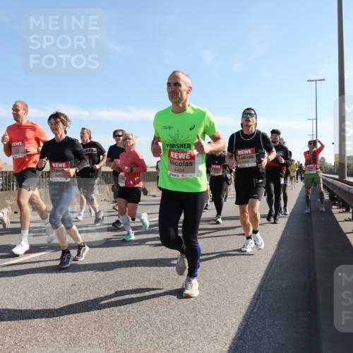 03.10.2025 - Köhlbrandbrückenlauf Yannick Fuchs http://msf.ph/oto/9179033 03.10.2025 11:18:52 Position 3 6040, 4454 meine-sportfotos.de