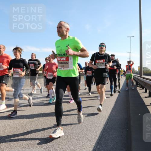 03.10.2025 - Köhlbrandbrückenlauf Yannick Fuchs http://msf.ph/oto/9179035 03.10.2025 11:18:52 Position 3 6040, 4454, 5245 meine-sportfotos.de