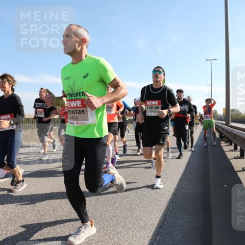03.10.2025 - Köhlbrandbrückenlauf Yannick Fuchs http://msf.ph/oto/9179037 03.10.2025 11:18:52 Position 3 4454, 5245 meine-sportfotos.de