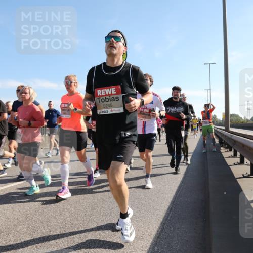 03.10.2025 - Köhlbrandbrückenlauf Yannick Fuchs http://msf.ph/oto/9179043 03.10.2025 11:18:52 Position 3 5245 meine-sportfotos.de