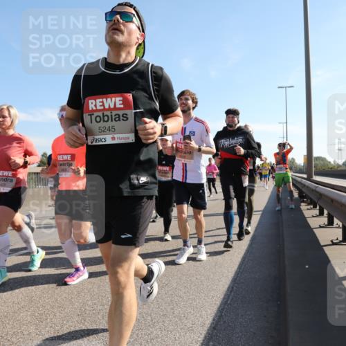 03.10.2025 - Köhlbrandbrückenlauf Yannick Fuchs http://msf.ph/oto/9179045 03.10.2025 11:18:52 Position 3 4423, 4406, 5245, 4628 meine-sportfotos.de
