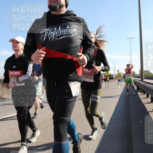 03.10.2025 - Köhlbrandbrückenlauf Yannick Fuchs http://msf.ph/oto/9179061 03.10.2025 11:18:54 Position 3 63, 6281 meine-sportfotos.de