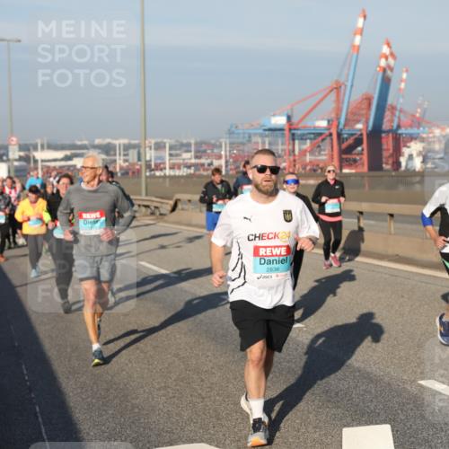 03.10.2025 - Köhlbrandbrückenlauf Yannick Fuchs http://msf.ph/oto/9179062 03.10.2025 08:51:31 Position 2 24, 2836, 3382 meine-sportfotos.de