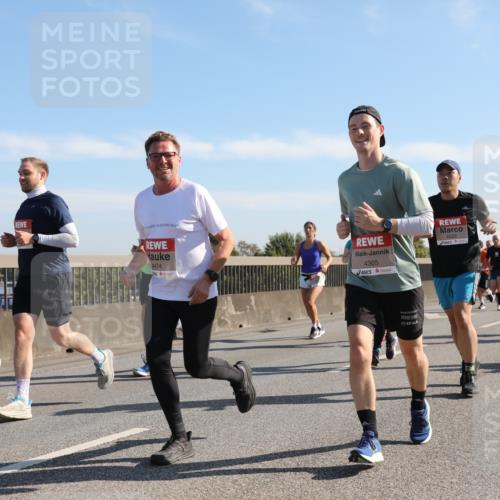 03.10.2025 - Köhlbrandbrückenlauf Yannick Fuchs http://msf.ph/oto/9179073 03.10.2025 11:18:55 Position 3 4474, 4305, 4522 meine-sportfotos.de