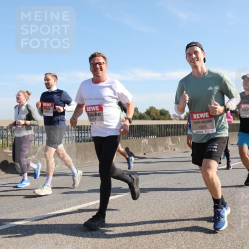 03.10.2025 - Köhlbrandbrückenlauf Yannick Fuchs http://msf.ph/oto/9179076 03.10.2025 11:18:55 Position 3 4474, 4305, 4522 meine-sportfotos.de